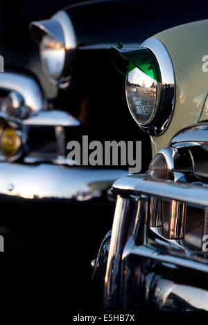 Les berlines de luxe de Chevrolet à partir de 1949 à La Grande3 swap meet, au stationnement de l'Qualcomm Stadium, en mars 2014. Banque D'Images