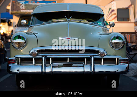 Chevrolet Sedan De Luxe à partir de 1949 à La Grande3 swap meet, au stationnement de l'Qualcomm Stadium, en mars 2014. Banque D'Images