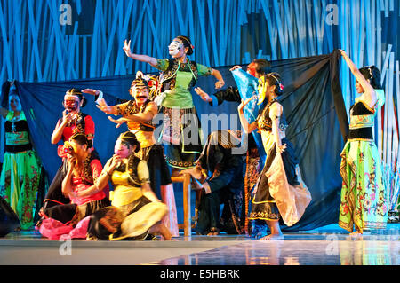 Un autre type de masque de danse est un Wungu Kencana masque, qui est une série de styles de danse que dire à la reine Kencana Parahyangan Banque D'Images