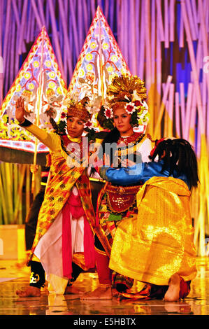 Cupak Gerantang théâtre traditionnel est l'un des établissements de folklore, Nusa Tenggara Ouest. Banque D'Images