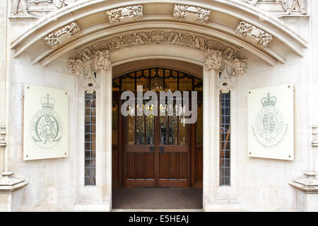 Entrée de la Cour suprême dans la place du Parlement, Londres Banque D'Images