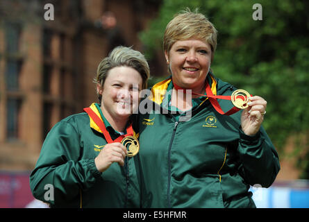 TRACY-LEE BOTHA & COLLEEN PIKE Lawn Bowls KELVIN GLASGOW ECOSSE VERT 01 Août 2014 Banque D'Images