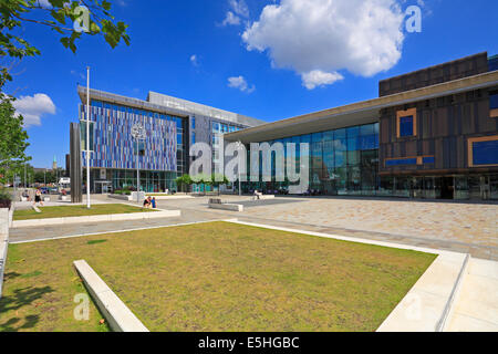 Sir Nigel Gresley Square, Bureau municipal et Cast du spectacle, Waterdale, Doncaster, South Yorkshire, Angleterre, Royaume-Uni. Banque D'Images