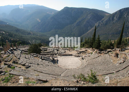 La Grèce. Ville de Delphes. 8ème siècle BC-2e siècle. Vue sur le théâtre. Banque D'Images