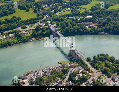 La droite, Pont de Menai Telford séparant Anglesey du Welsh mainland, au nord du Pays de Galles, Royaume-Uni Banque D'Images