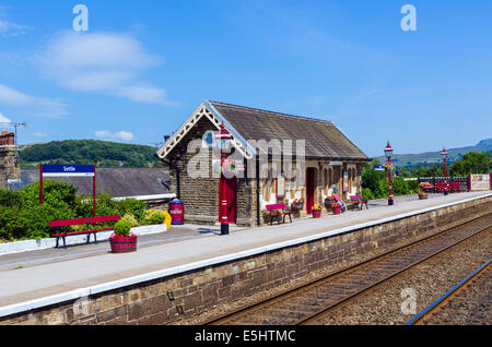 Salle d'attente en direction nord à régler de la gare, début de la fer Settle-Carlisle, North Yorkshire, UK Banque D'Images