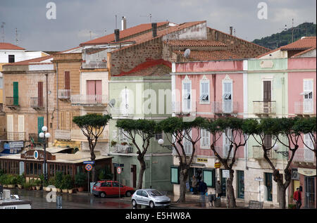 Carloforte est une ville touristique de pêche situé sur l'Isola di San Pietro, 7km au large de la côte sud-ouest de la Sardaigne. Banque D'Images