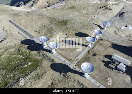 VUE AÉRIENNE.Observatoire et Interferomètre du plateau de Bure (altitude : 2565 mètres).Le Dévoluy, Hautes-Alpes, France. Banque D'Images