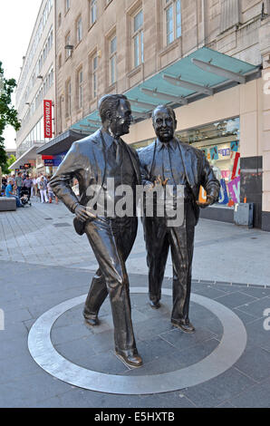 Statue de Sir John frères & Cecil Moores dans le centre-ville de Liverpool, England, UK Banque D'Images