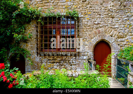 Détail extérieur dans la cour du château de Lassay-les-Château, France Banque D'Images