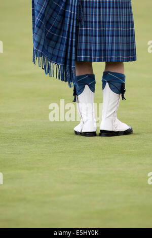 Glasgow, Ecosse. 01 août, 2014. Les Jeux du Commonwealth de Glasgow. Jour 9. Centre de boulingrin de Kelvingrove. Mens Lawn Bowls finales. Cérémonie de remise des médailles pour l'Écosse, le Canada et l'Australie lauréats. Piper de cérémonie. Credit : Action Plus Sport/Alamy Live News Banque D'Images