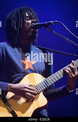 Chanteur brésilien Seu Jorge chanter live Banque D'Images