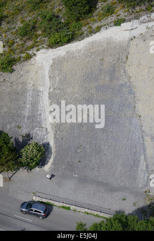 VUE AÉRIENNE. Unique dans le monde de la paléontologie : une dalle de 350 m2 ammonites.Dalle aux ammonites, digne-les-bains, Alpes-de-haute-Provence, France. Banque D'Images