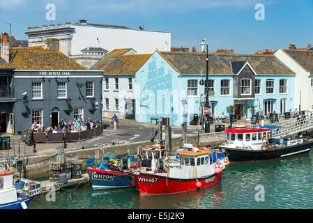 Bateaux de pêche dans le port de Weymouth, Dorset, England, UK Banque D'Images