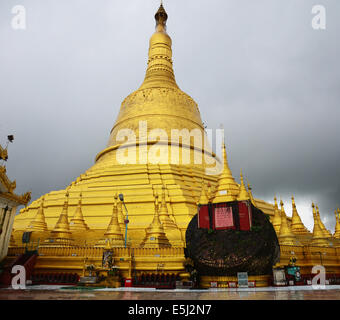 La Pagode Shwemawdaw paya un stupa est situé dans la région de Bago, le Myanmar Il est souvent désigné comme le Temple du dieu d'Or Banque D'Images