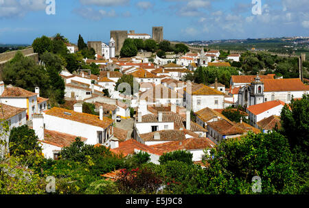 Ville ancienne à l'intérieur de murs du château, Obidos, Portugal Banque D'Images