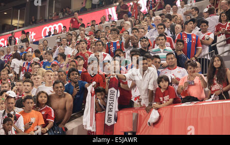 Harrison, NJ - 31 juillet 2014 : Fans du FC Bayern Munich célèbrent leur victoire de l'équipe match amical contre CD Chivas de Guadalajara Banque D'Images