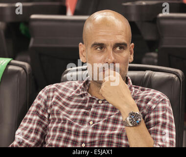 Harrison, NJ - 31 juillet 2014 : l'entraîneur Josep Guardiola assiste à un match amical entre CD Chivas de Guadalajara et le FC Bayern Muni Banque D'Images