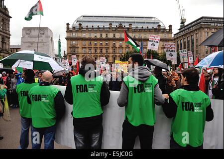 Glasgow, Ecosse, Royaume-Uni. 2e août, 2014. Des manifestants à George Square Glasgow exigeant la fin de l'bombardement israélien de Gaza Crédit : Tony Clerkson/Alamy Live News Banque D'Images