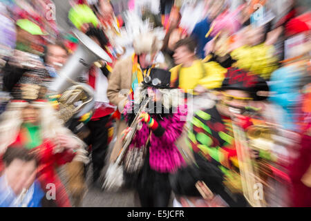 Pays-bas, Maastricht, Carnaval festival. Dans leurs costumes, défilé, Hermeniekes Brassbands Zárate, bandes Oompah Banque D'Images
