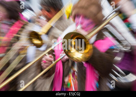 Pays-bas, Maastricht, Carnaval festival. Dans leurs costumes, défilé, Hermeniekes Brassbands Zárate, bandes Oompah Banque D'Images