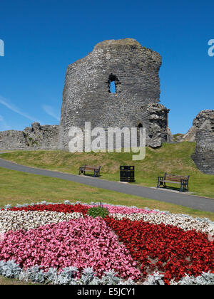 Ruines du château et jardins à Aberystwyth Ceredigion Pays de Galles UK Banque D'Images