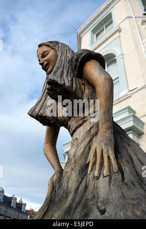 Statue sculptée en bois du nord du Pays de Galles Llandudno Femme UK United Kingdom Grande-bretagne Banque D'Images