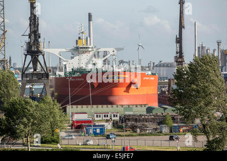 Pays-bas, Rotterdam, Port de Rotterdam. Port ou port. Tanker au dock. Banque D'Images