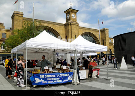 Le Somerset laboureurs stalle, Kings Cross Real Food Market, la place de la gare de Kings Cross, London England Angleterre UK Banque D'Images