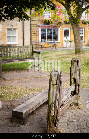 Les stocks de vieux sur la place publique, Stow-on-the-Wold, les Cotswolds, Gloucestershire, Angleterre Banque D'Images