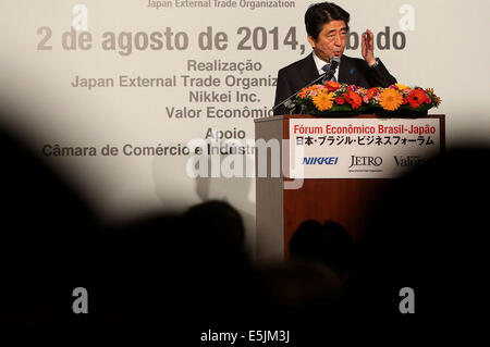 Sao Paulo, Brésil. 2e août, 2014. Le Premier ministre japonais Shinzo Abe assiste à l'Brazil-Japan Forum économique à Sao Paulo, Brésil, le 2 août 2014. Shinzo Abe a visité le Brésil à la dernière étape de sa tournée en Amérique latine. Credit : Rahel Patrasso/Xinhua/Alamy Live News Banque D'Images