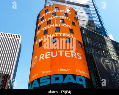 Babillard électronique sur le NASDAQ MarketSite à Times Square, NYC Banque D'Images