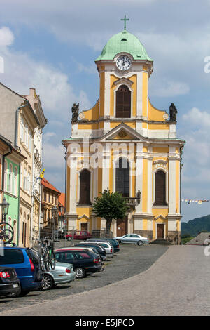 Église Saint Pierre et Paul - Mirove Square, Ustek - Ville la plus petite de la conservation urbaine dans le Nord de la Bohême en République Tchèque Banque D'Images