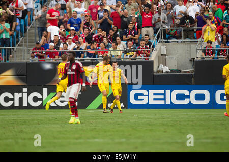 Charlotte, USA. 07 août, 2014. La Coupe des champions internationaux de la Guinness. L'AC Milan contre Liverpool. Joe Allen de Liverpool célèbre avec Rickie lambert après la correction de l'ouvreur. Credit : Action Plus Sport/Alamy Live News Banque D'Images