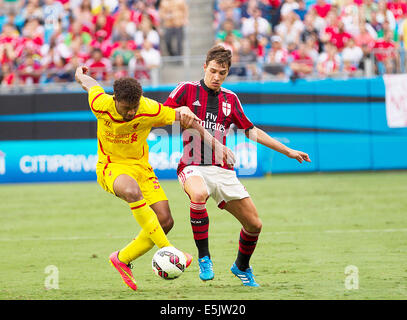 Charlotte, USA. 07 août, 2014. La Coupe des champions internationaux de la Guinness. L'AC Milan contre Liverpool. Le centre de Liverpool, Jordon Bie détient au large de l'AC Milan defender : Action Crédit Plus Sport/Alamy Live News Banque D'Images