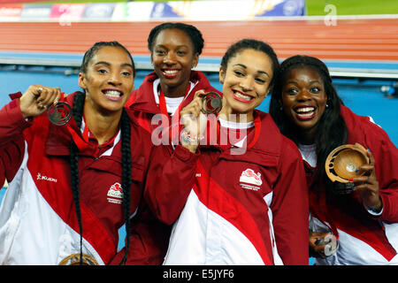 Hampden Park, Glasgow, Écosse, Royaume-Uni, samedi, 2 août 2014. Glasgow Jeux du Commonwealth 2014, Relais féminin 4 x 100 m, cérémonie de médaille, Médaille de bronze lauréats Angleterre. De gauche à droite. Ashleigh Nelson, Bianca Williams, Jodie Williams, Asha Philip Banque D'Images