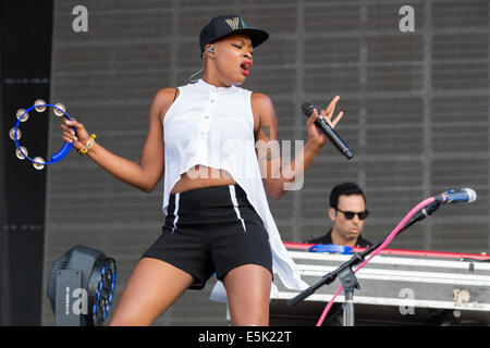 Chicago, Illinois, USA. 2e août, 2014. NOELLE SCAGGS vocaliste du groupe Fitz et la colère il se produit au Festival de musique Lollapalooza 2014 à Chicago, Illinois Crédit : Daniel DeSlover/ZUMA/Alamy Fil Live News Banque D'Images