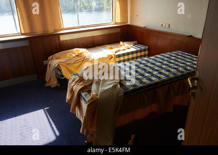 Bateau de croisière de l'intérieur cabine abandonnée Banque D'Images