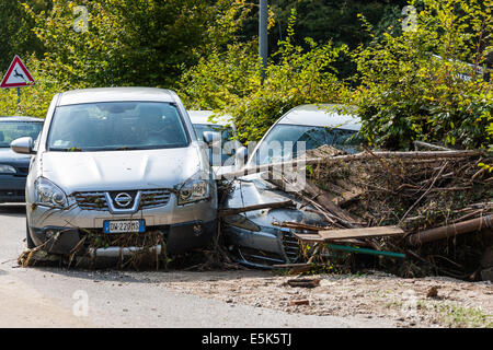 Sinderen, Treviso, Italie. 3e août, 2014. Trombe à Refrontolo 4 décès et plusieurs personnes portées disparues. Hier à 22:30 de la pluie incessante déborde de l'eau et une bombe à eau Lienz arrive sur la tente montée pour la 'Fête de Omeni' est le désastre à l'Molinetto Croda : 4 morts et des dizaines de blessés. Credit : Realy Easy Star/Alamy Live News Banque D'Images