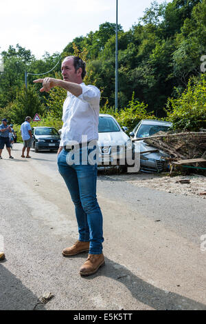 Sinderen, Treviso, Italie. 3e août, 2014. Trombe à Refrontolo ; 4 décès et plusieurs personnes portées disparues : Le Président de région de Vénétie, Luca Zaia, sur les lieux de catastrophe. Hier à 22:30 de la pluie incessante déborde de l'eau et une bombe à eau Lienz arrive sur la tente montée pour la 'Fête de Omeni' est le désastre à l'Molinetto Croda : 4 morts et des dizaines de blessés. Credit : Realy Easy Star/Alamy Live News Banque D'Images