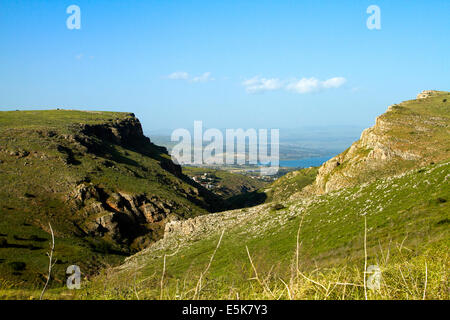 Israël, Basse Galilée, Arbel mountain, La Mer de Galilée dans l'arrière-plan Banque D'Images