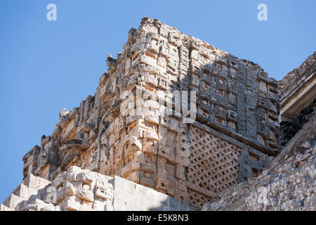 Détail de la maison du magicien en haut de l'escalier. Le côté du temple en haut de l'escalier en pierre massive à la Banque D'Images