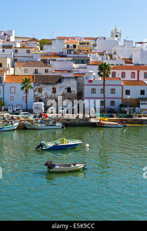 Village de pêcheurs de Ferragudo Algarve Portugal Banque D'Images