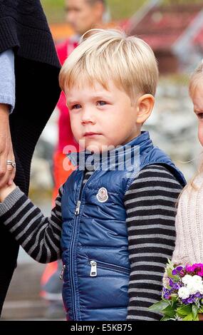 Igaliko, 01-08-2014 Prince danois Vincent en Igaliko sur leur premier jour de la tournée d'été au Groenland. Le Prince héritier du Danemark et sa famille visiter Groenland du 1-8 août 2014 en liaison avec l'été croisière sur le Yacht Royal. Pre/Albert Nieboer// - aucun fil Service - Banque D'Images