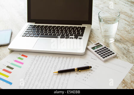 Travailler, d'analyser et de faire des calculs Banque D'Images