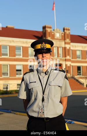 Un sergent femelle à la Gendarmerie royale du Canada (GRC), à Regina, en Saskatchewan. Banque D'Images