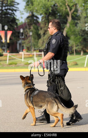 Un agent canin au Sunset Retreat Cérémonie à la Gendarmerie royale du Canada (GRC), à Regina, en Saskatchewan. Banque D'Images