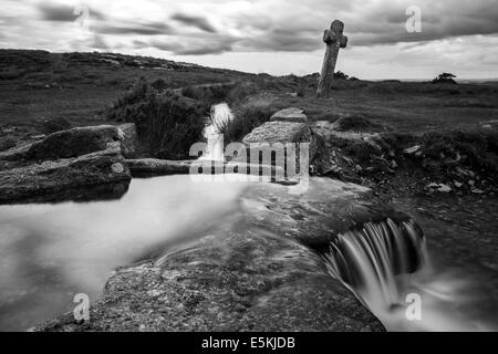 Beckamoor cross/Windy poster à Dartmoor Banque D'Images