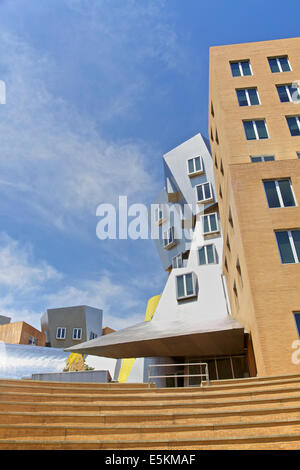 BOSTON - 06 juin : Ray et Maria Stata center sur le campus du MIT. Photo prise le 06 juin 2014 à Cambridge, Massachusetts, Etats-Unis. Banque D'Images