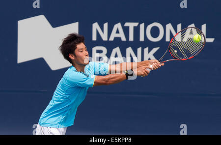 Toronto, Canada. 3e août, 2014. Yuichi Sugita du Japon renvoie la balle au cours du deuxième tour de qualification du tournoi contre Brayden Schnur du Canada à la Coupe Rogers 2014 à Toronto, Canada, 3 août 2014. Yuichi Sugita perd le match 0-2. Credit : Zou Zheng/Xinhua/Alamy Live News Banque D'Images